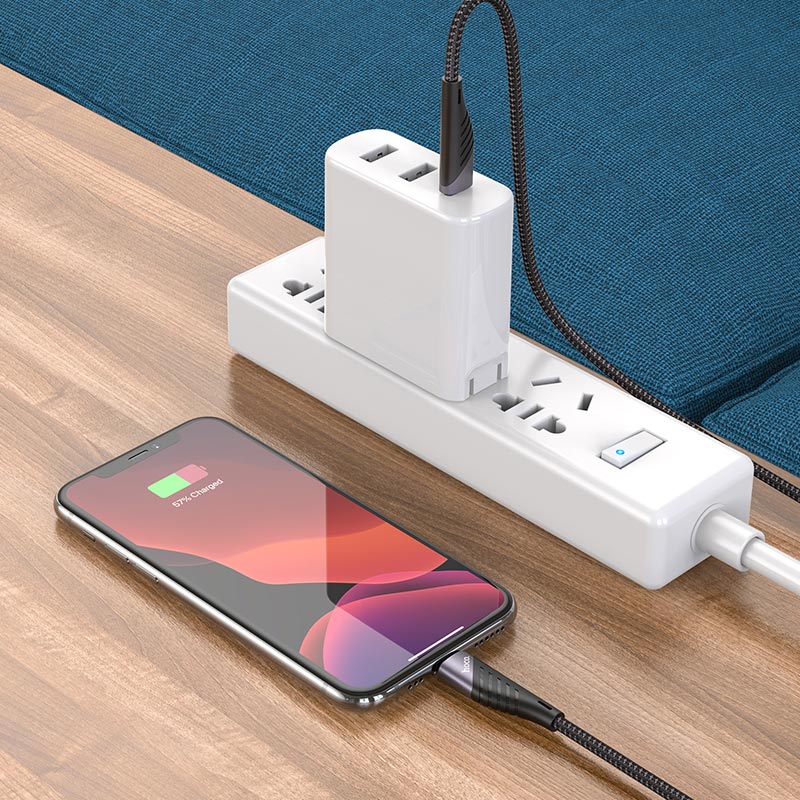 Câble de données à chargement rapide USB-A / USB-C vers Lightning en nylon tressé (1 m) Câble de données à chargement rapide USB-A / USB-C vers Lightning en nylon tressé (1 m)